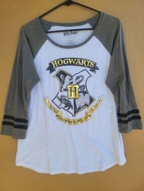 White & Gray Hogwarts Crest 3/4 Sleeve Tee